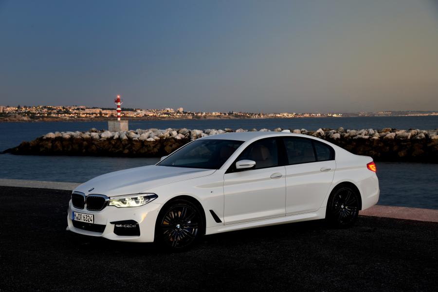  BMW 540i Sedan M Sport 2017 года  (WW) (фото 3 из 98)